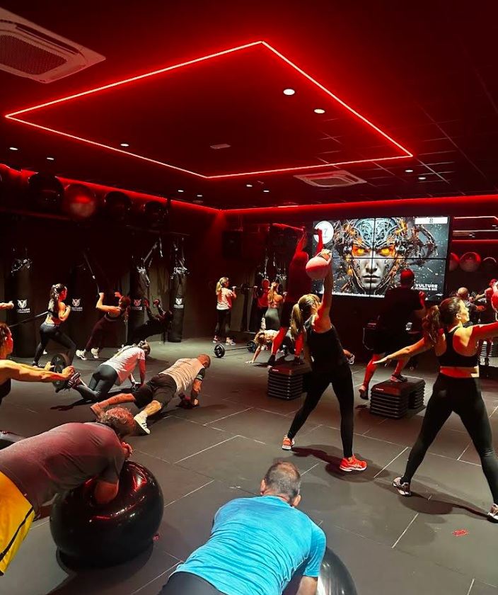 Sala de actividades dirigidas de Vulture con kettlebells